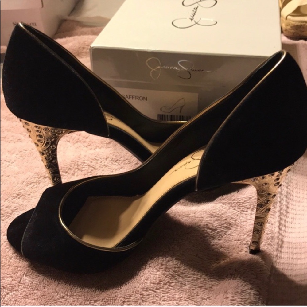 Gorgeous Velvet party shoe!